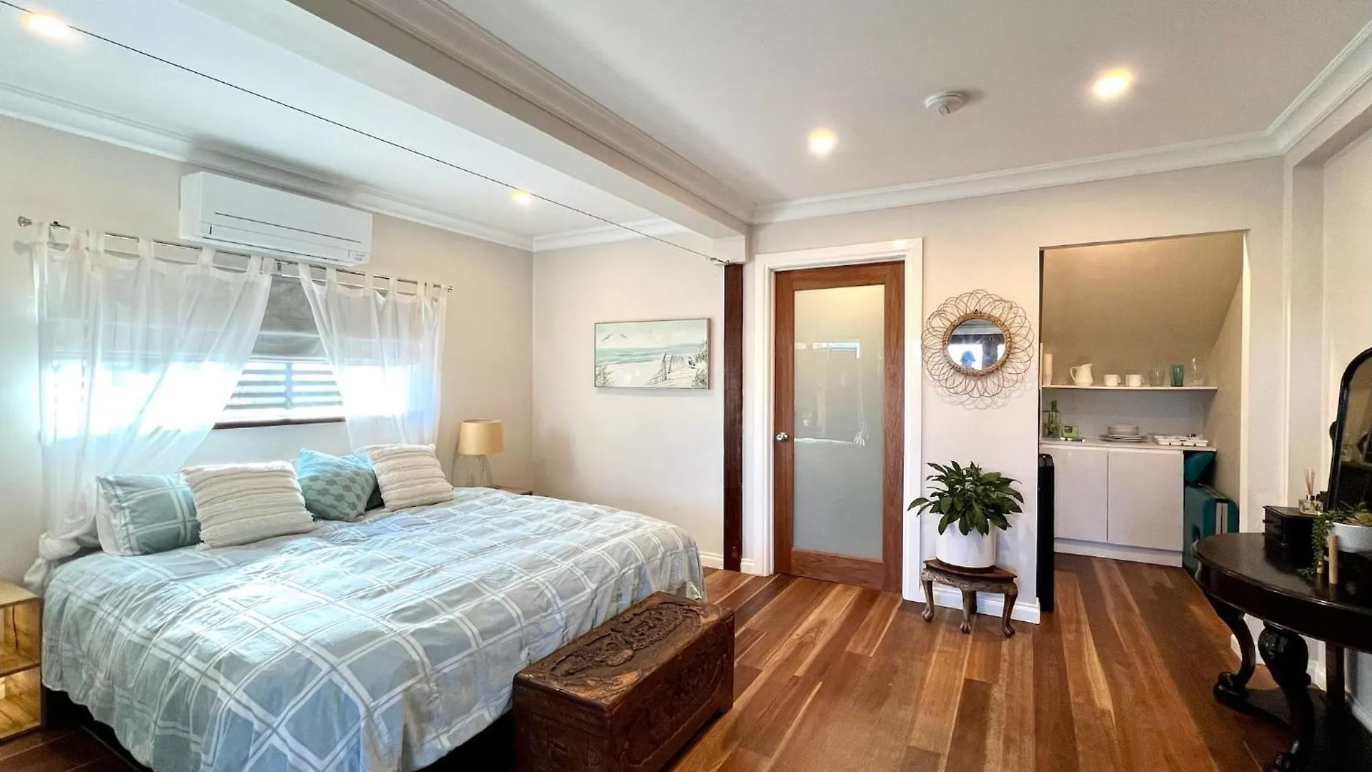 Beachfront Surfers Retreat *