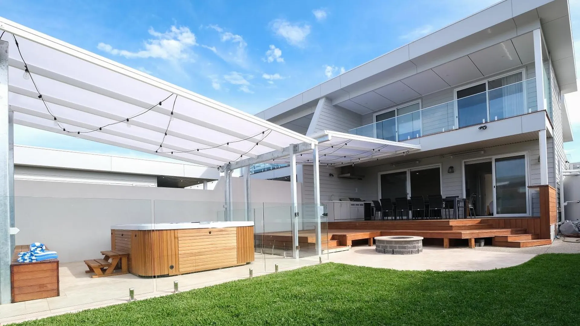 Oceanview Escape - Luxe Coastal Retreat With Hot Tub *