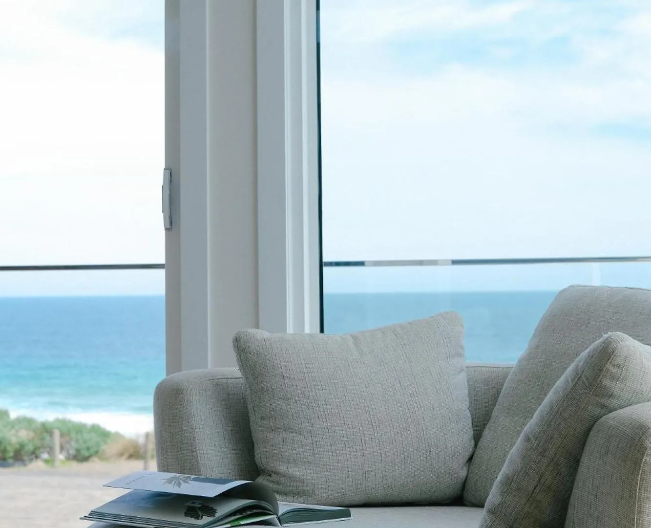 Oceanview Escape - Luxe Coastal Retreat With Hot Tub 펜션