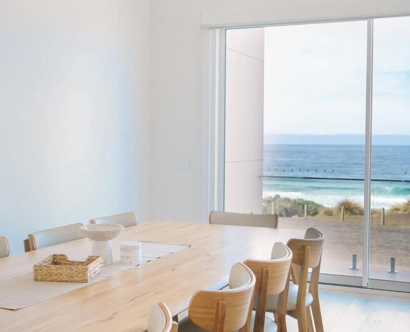 Oceanview Escape - Luxe Coastal Retreat With Hot Tub Surf Beach