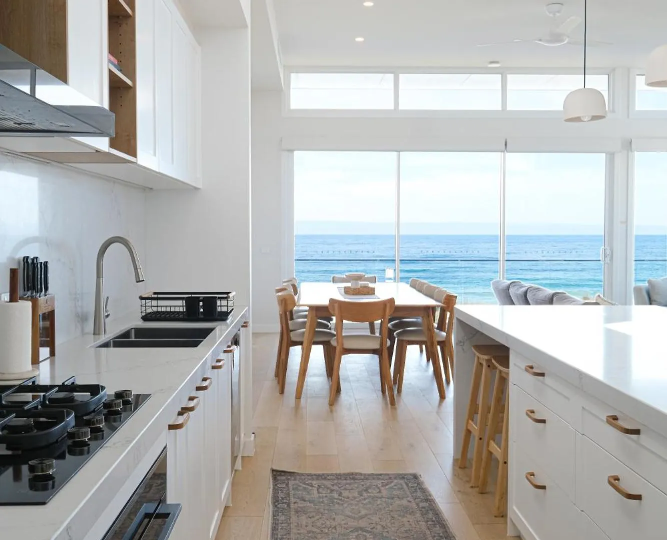 Oceanview Escape - Luxe Coastal Retreat With Hot Tub 펜션 *