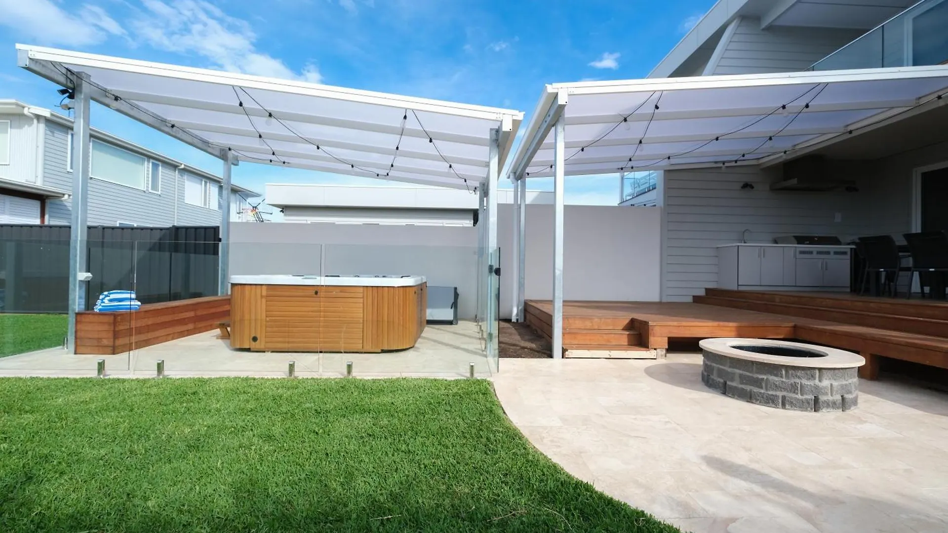 펜션 Oceanview Escape - Luxe Coastal Retreat With Hot Tub *