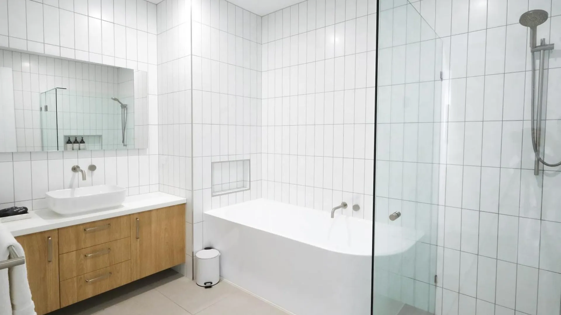 펜션 Oceanview Escape - Luxe Coastal Retreat With Hot Tub