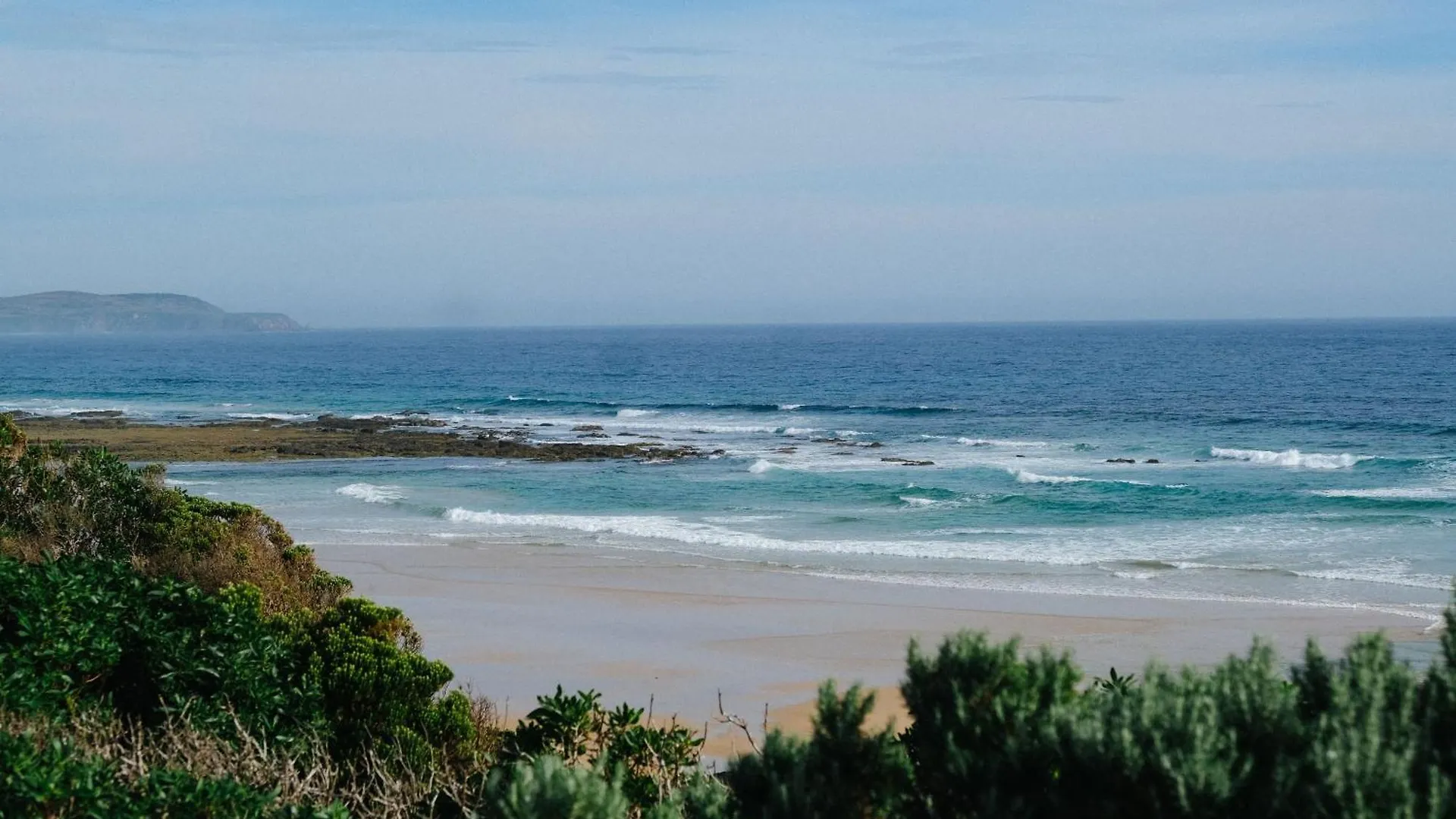 Oceanview Escape - Luxe Coastal Retreat With Hot Tub * Surf Beach