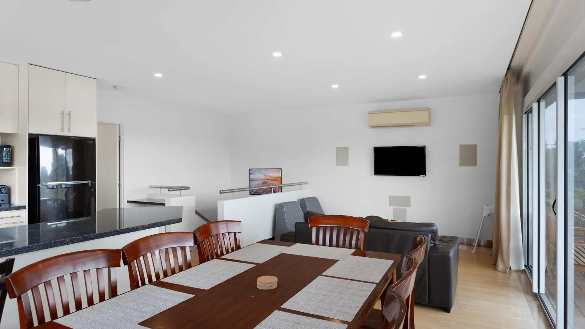 Family Townhouse In Semesterbostad *