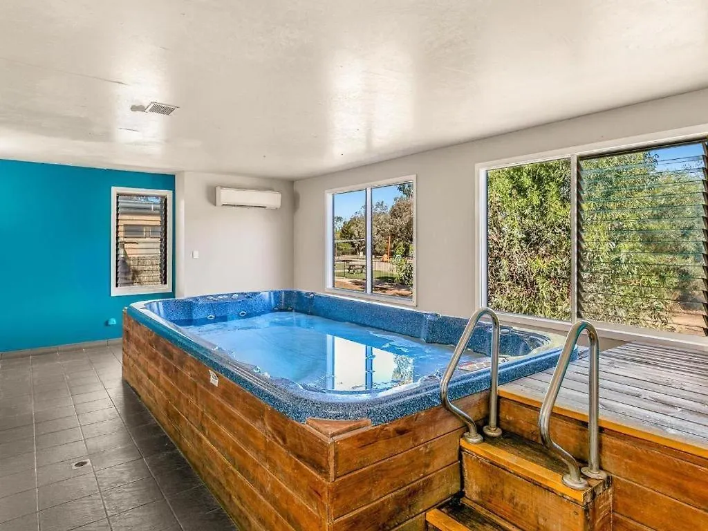 Superior Poolside Retreat * Cowes