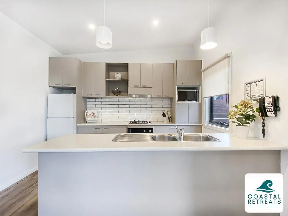 Superior Poolside Retreat * Cowes
