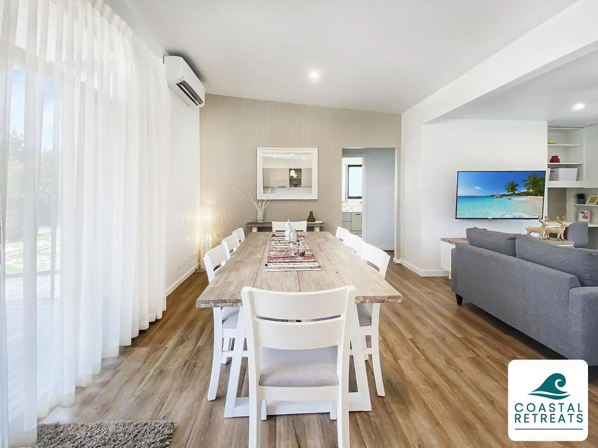 Superior Poolside Retreat Βίλα *
