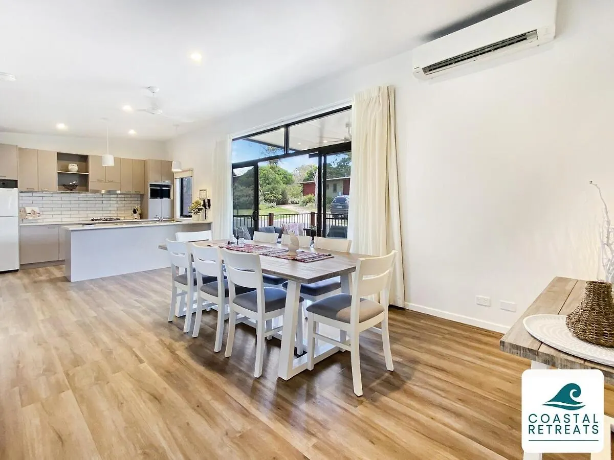 Superior Poolside Retreat * Cowes