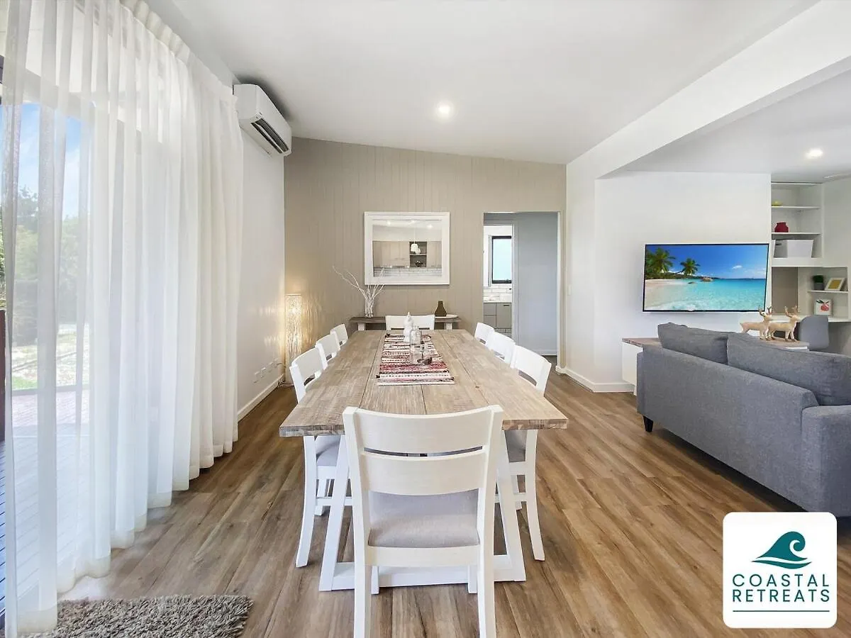 Superior Poolside Retreat Βίλα