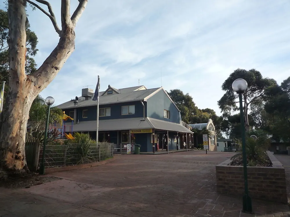 锚百丽假日公园旅馆 4* 卡尔斯