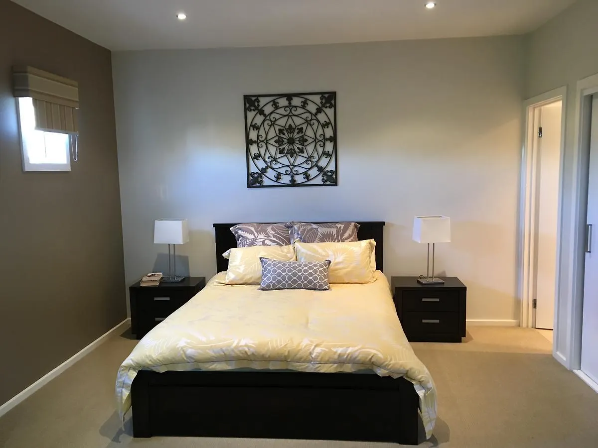 Grand Escape Mckenzie - Solar Heated Pool Wifi, Netflix 5 Bdrm 4bthrm, Free 8kw Ev Chging * Cowes