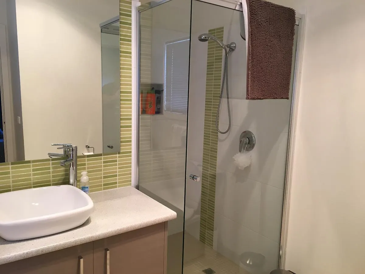 Casa de Férias Grand Escape Mckenzie - Solar Heated Pool Wifi, Netflix 5 Bdrm 4bthrm, Free 8kw Ev Chging *