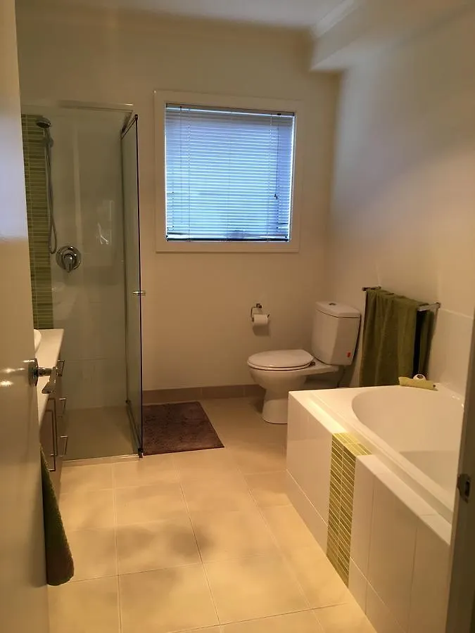 Casa de Férias Grand Escape Mckenzie - Solar Heated Pool Wifi, Netflix 5 Bdrm 4bthrm, Free 8kw Ev Chging *