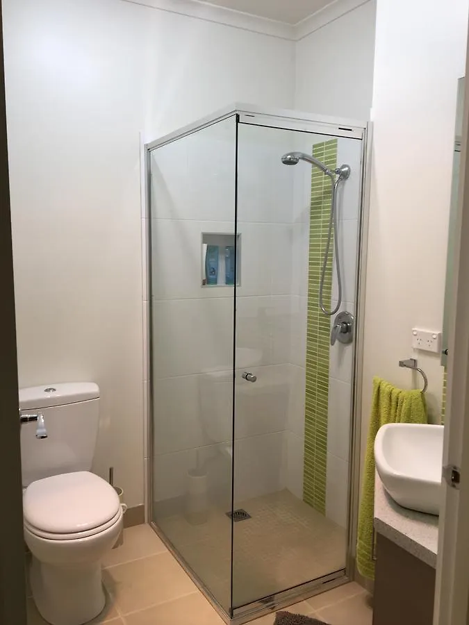 Casa de Férias Grand Escape Mckenzie - Solar Heated Pool Wifi, Netflix 5 Bdrm 4bthrm, Free 8kw Ev Chging *