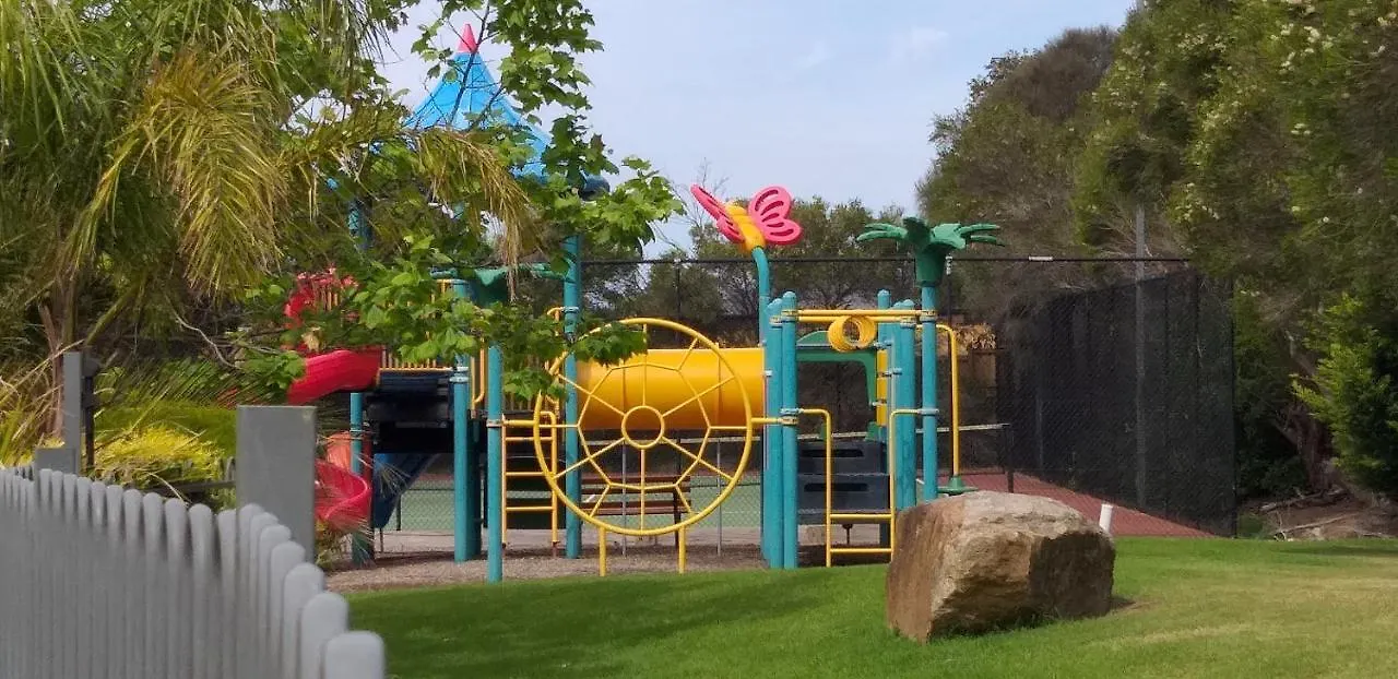 فيلة Island Cove