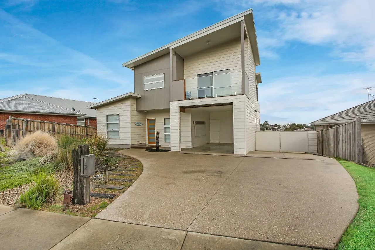 12 Echidna Grove * Cowes