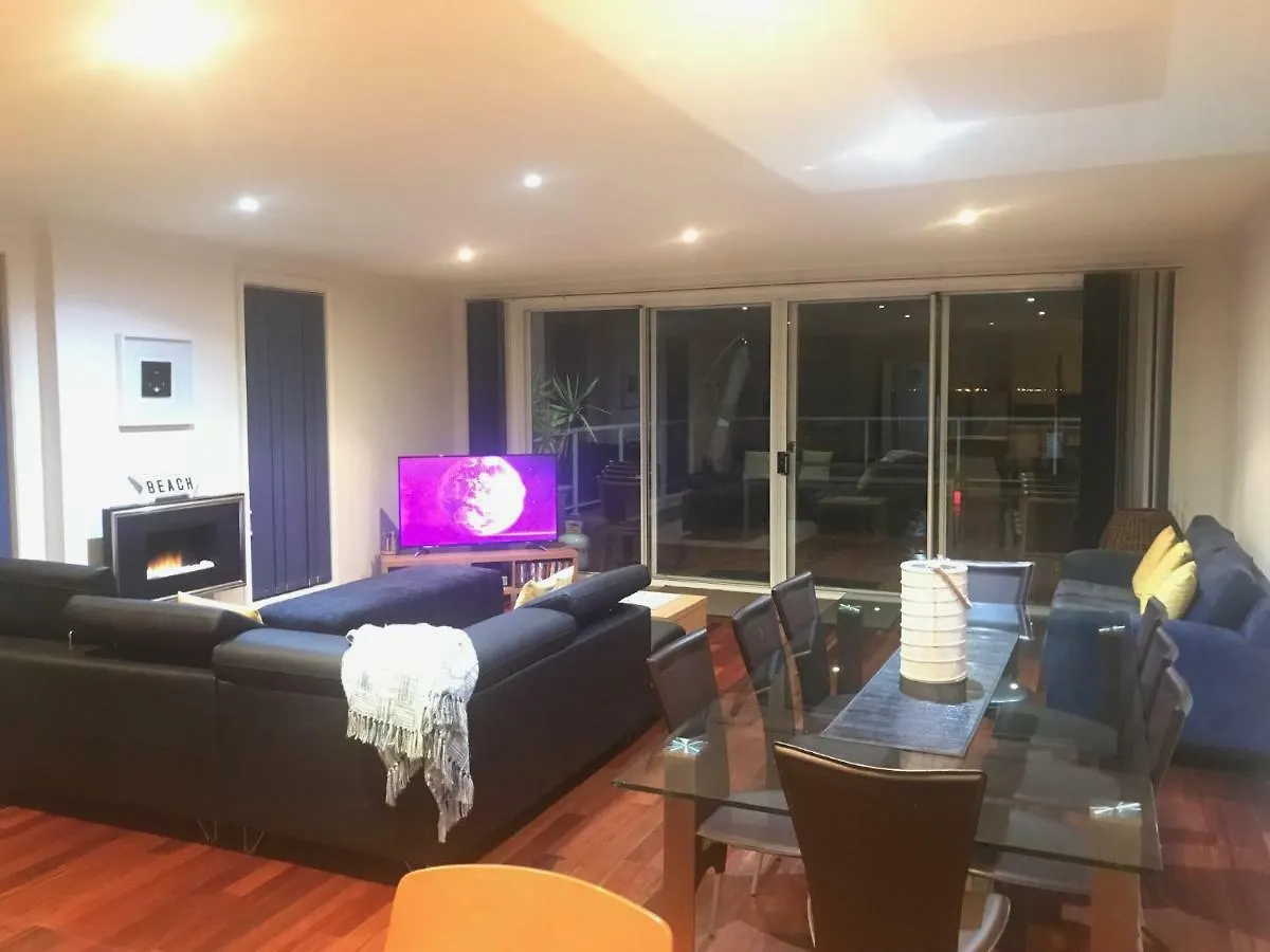 Beachfront Retreat Apartman